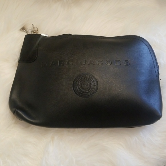 Marc Jacobs Handbags - Marc jacob money bag